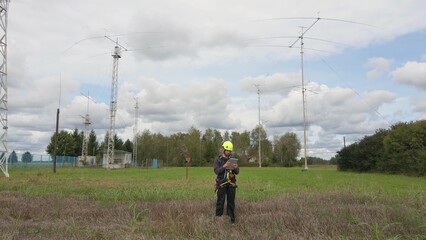 Technician control and monitor telecommunications 5G cellular antennas