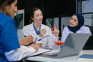 Obraz premium Medical, meeting and laptop for team in office in discussion, brainstorming and planning. Doctor, nurse and computer on desk, teamwork or workshop for data analytics.