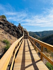 Obraz premium Hiking wooden boardwalk in mountains, hiking trail, wooden stairs