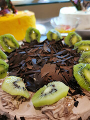 egyptian chocolate cake with kiwi