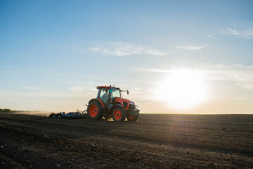 Naklejka premium Tractor working in the field
