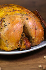 Pollo entero ahumado con especias