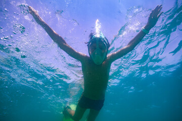 Diver teenager boy happy to explore clear blue ocean waters - 755575752