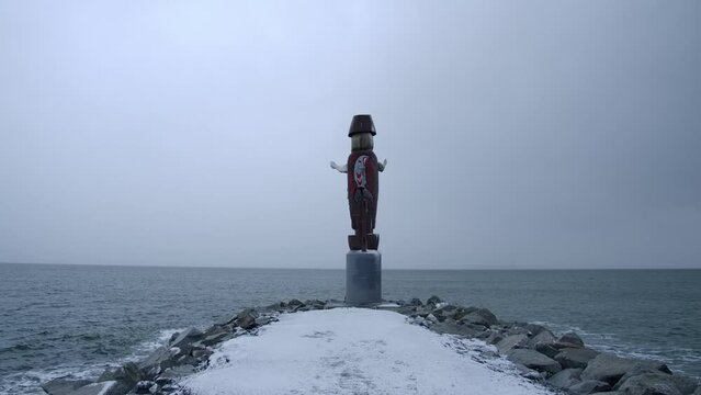 Wooden Native Statue, West Vancouver Ambleside Beach, Snowy Winter Day