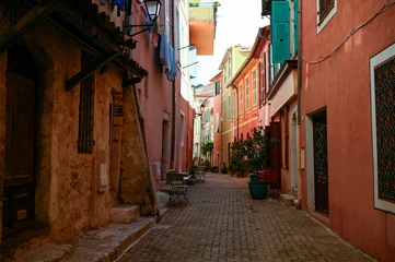 Badkamer foto achterwand narrow street in the town © nikolas