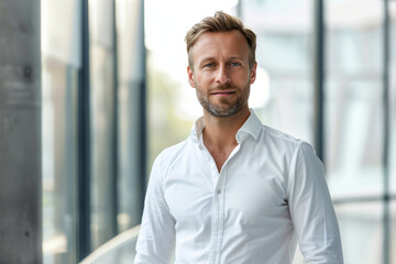 Naklejka premium Confident Businessman in Modern Office Environment: Portrait of Success and Elegance
