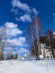  Солнечный зимний день у стен монастыря