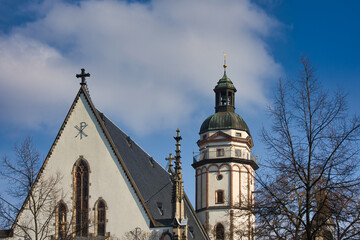 Glockenturm mit Wetterfahne, Turm der Thomaskirche, Kirche, Leipzig, Sachsen, Deutschland