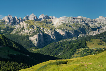 Blick in den Puez-Geisler Naturpark vom Passo Sella, Sass-Rigais, Südtirol, Italien
