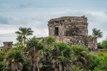 Fototapeta na wymiar Mexico - Amazing Mayan ruins on beautiful Caribbean coast in Tulum