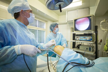  Doctors are operating knee at the center of endosurgery and lithotripsy