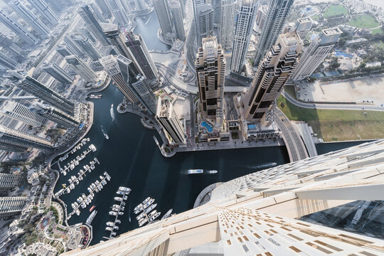  Wall of Cayan Tower in Dubai Marina area, Cayan is tallest building in world, which is twisted by 90 degrees