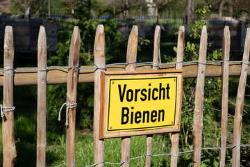 Warntafel "Vorsicht Bienen", Luzern, Schweiz