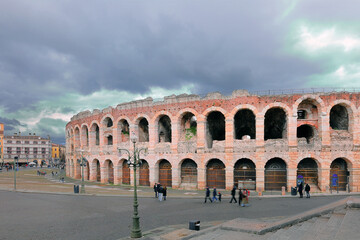 arena di verona in italia, arena of verona city in italy  - 755757588