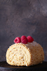 sponge roll dessert with fresh berries