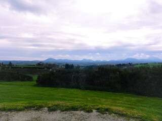 Fototapeta na wymiar Paysage de montagnes en Auvergne