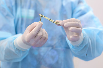 Doctor chooses orthopedic bolts and screws for surgery
