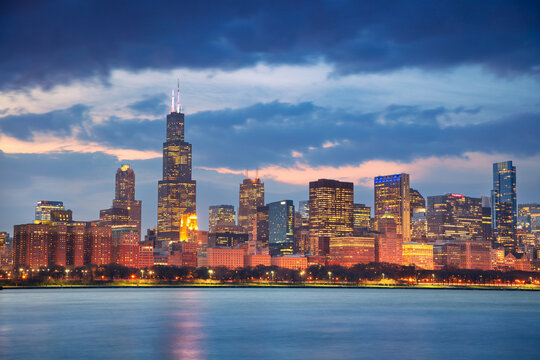 Chicago, Illinois, USA. Cityscape image of famous Chicago skyline at beautiful spring sunset.