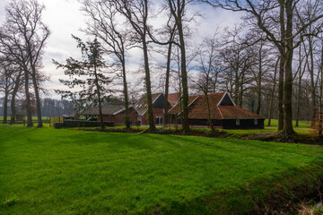 Vakantieboerderij Het Guldenhuis in Winterwijk Henxel, a traditional Dutch farm building.