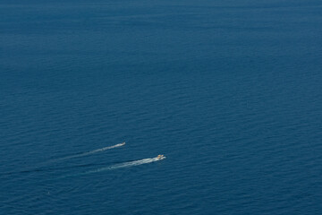 Due barche a motore solcano il Mar Ligure al largo di Montemarcello in provincia di La Spezia.