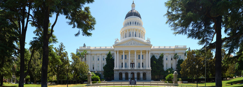 Iconic Landmark: 4K Ultra HD Panoramic View of California's State Capitol Building