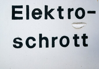 Schild für Elektroschrott im Recycling Wertstoffhof