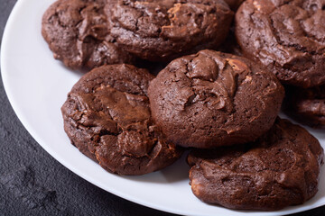 Group of homemade american chocolate cookies - 755928577