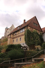 Fototapeta na wymiar Blick in das Zentrum von Hohnstein in der Sächsischen Schweiz 