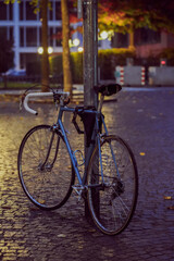 Fototapeta na wymiar Bicycle in the street by night