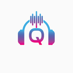 Letter Q Headphone Logo Design Vector Icon Graphic Illustration Music Disco DJ Wave sound