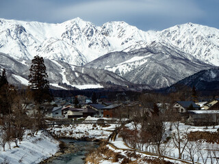 Fototapeta premium 冬の白馬村 大出公園から望む北アルプス 白馬三山