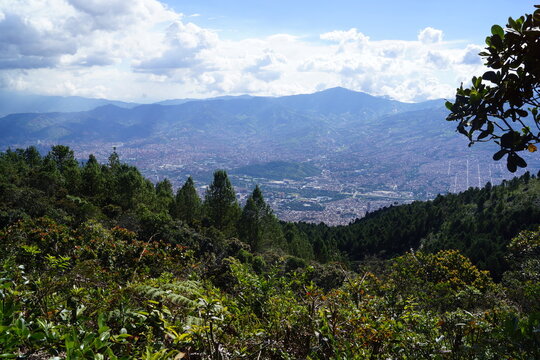 Medell&iacute;n Colombia visto desde el parque Arv&iacute;