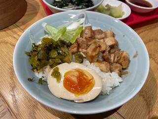 台湾料理のルーロー飯