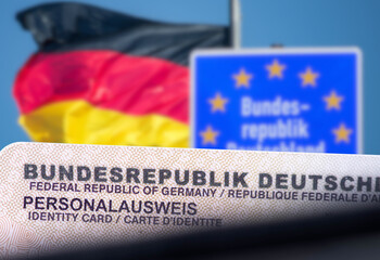 Deutsche Personalausweis und Flagge von Deutschland