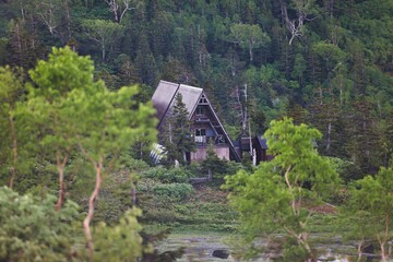 Fototapeta na wymiar 日本百名山の火打山の山小屋