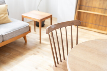 明るい部屋のテーブル