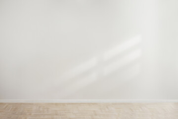 White blank concrete wall mockup with a wooden floor - obrazy, fototapety, plakaty