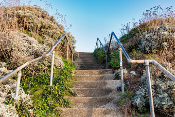 Steile Treppe vom Strand in St. Ives zur Stadt