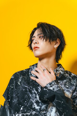 男性のファッション・美容イメージ　メンズコスメ