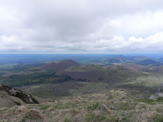 Fototapeta premium Paysage naturel de volcans et montagnes d'Auvergne 