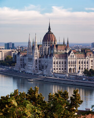 Obraz premium Scenic view of the Hungarian Parliament Building from Buda Castle.