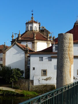 Colone romaine dans une petite ville du Portugal