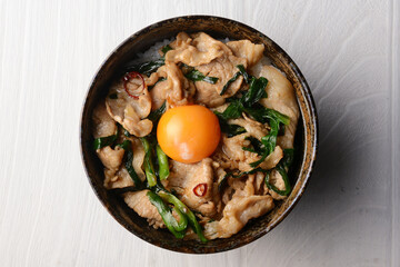 豚ニラ丼