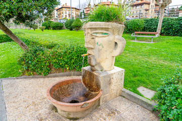 Bust in the shape of a vase with grass instead of hair and a tap in the mouth, Portucalete