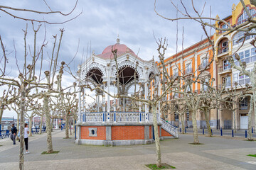 Kiosk or bandstand surrounded by leafless tree branches in the central square of Portugalete-Basque country-Spain.13-3-2024 - obrazy, fototapety, plakaty