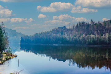 Jezioro Czerniańskie, zbiornik wodny na rzece Wisła w Wiśle, zimą na Śląsku w Polsce - obrazy, fototapety, plakaty