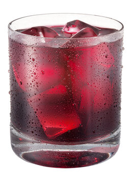 copo com suco de frutas vermelhas isolado em fundo transparente