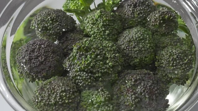 broccoli closeup 4K Slow motion 
rotating table bird's-eye view