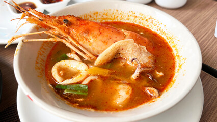Tom yam kung, Thai spicy soup with prawn
