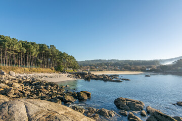 Playa de Area de Bon, en Bueu (Galicia, España) © roberto regatos